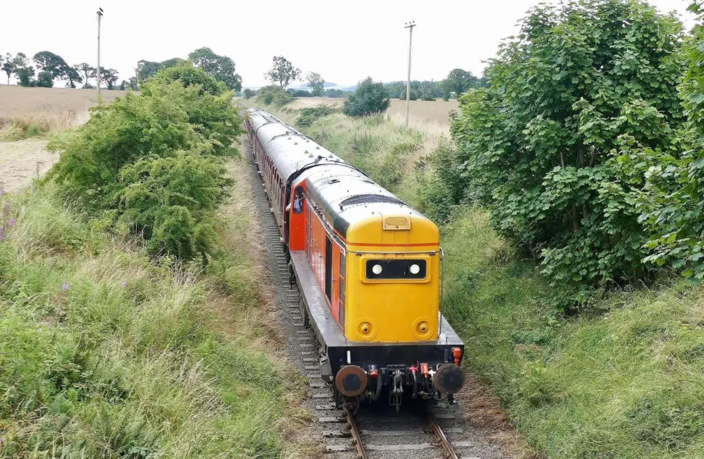 20166 approaches Leuchland Bridge on the Caledonian Railway - John Cumming-elementor-io-optimized (1)