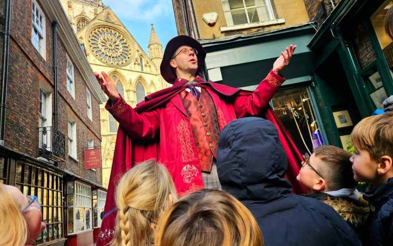 1a. Wizard of York (Dan Wood) leading a crowd to York Minster