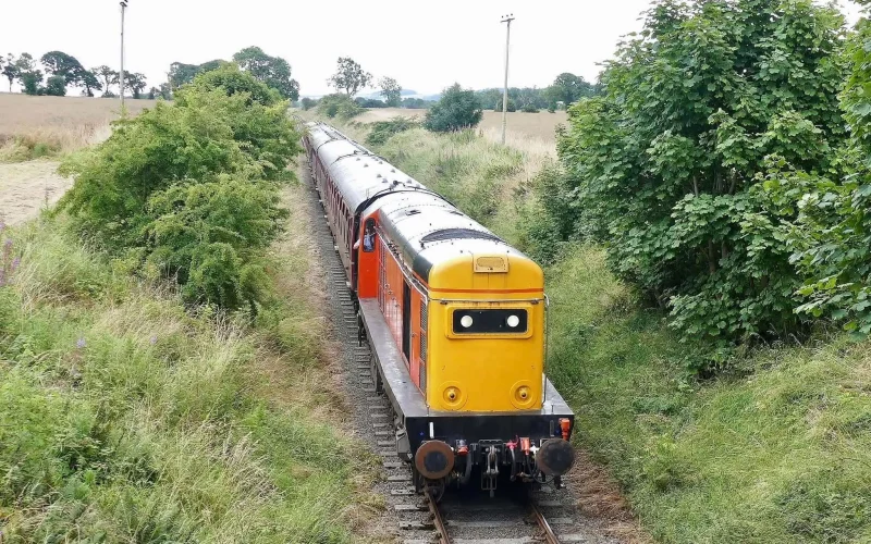 20166 approaches Leuchland Bridge on the Caledonian Railway - John Cumming-elementor-io-optimized (1)